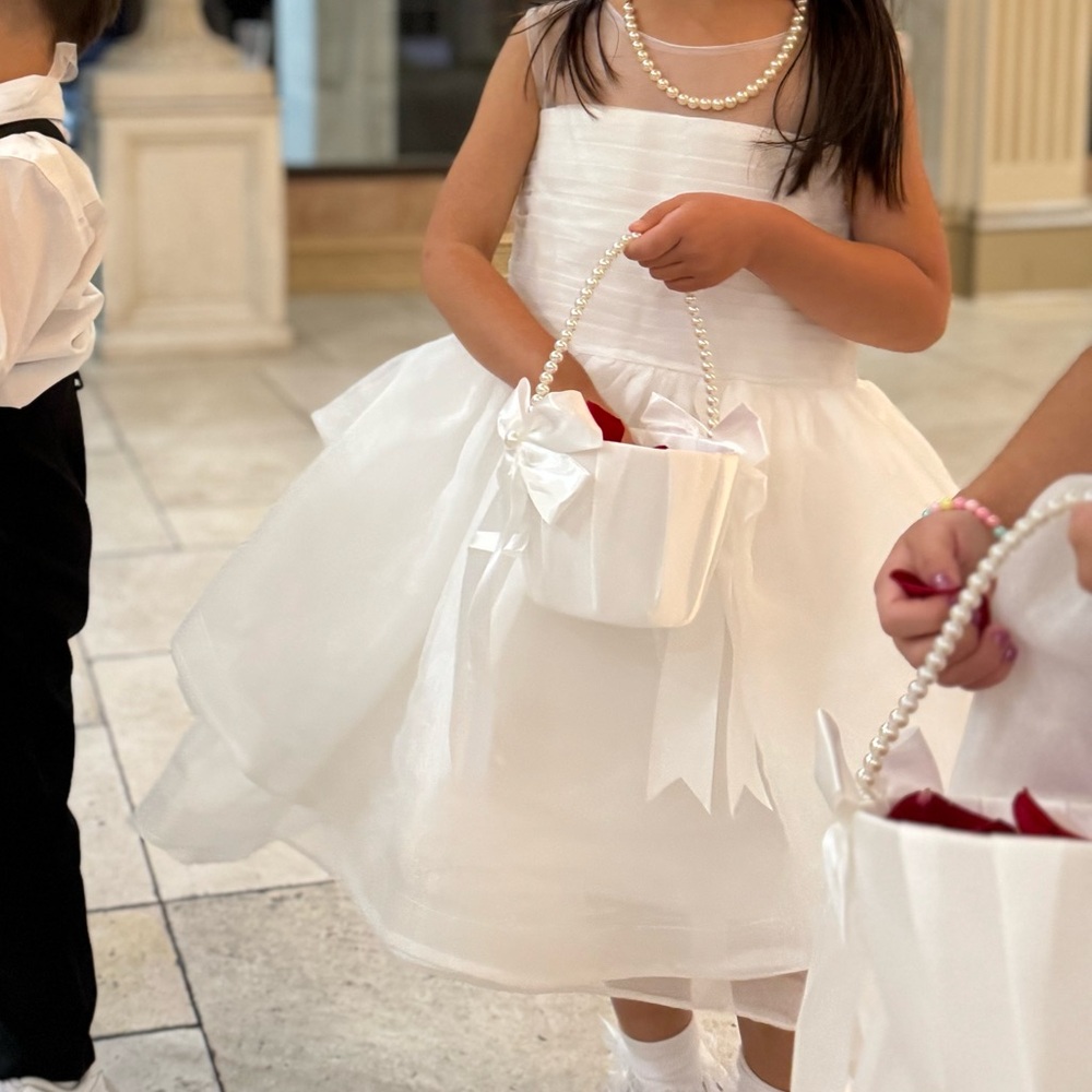 Flower girl dress size 6 girl excellent like new condition
